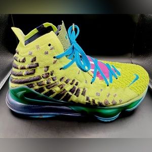 Men’s LeBron XVII Promo Ghost Green Basketball shoes